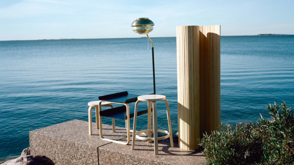 Artekin huonekaluja meren ääressä